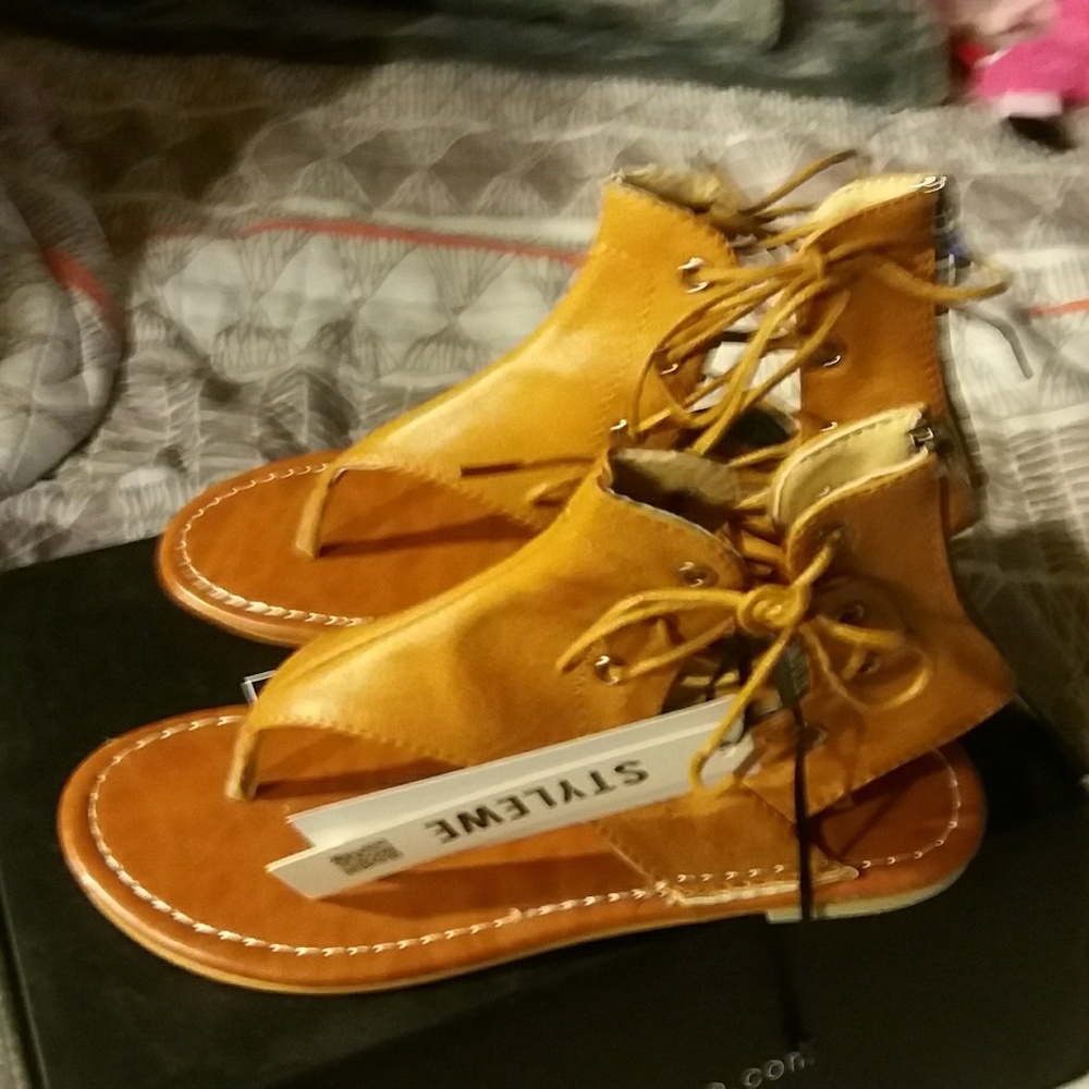 Sandals in cognac color leather